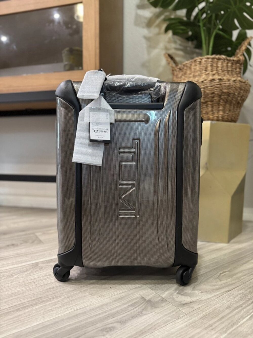 NEW! TUMI 22" Vapor Continental Carry-On Hardcase Spinner Suitcase Fossil